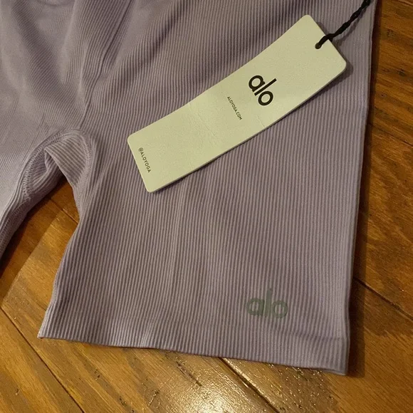 NWT Alo yoga biker short - Picture 2 of 5